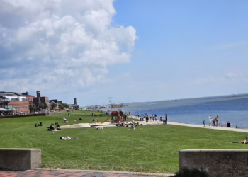 suedstrand-promenade-in-wilhelmshaven